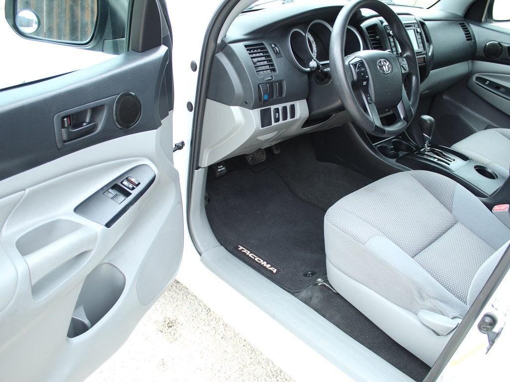 2015 Toyota Tacoma Image 15