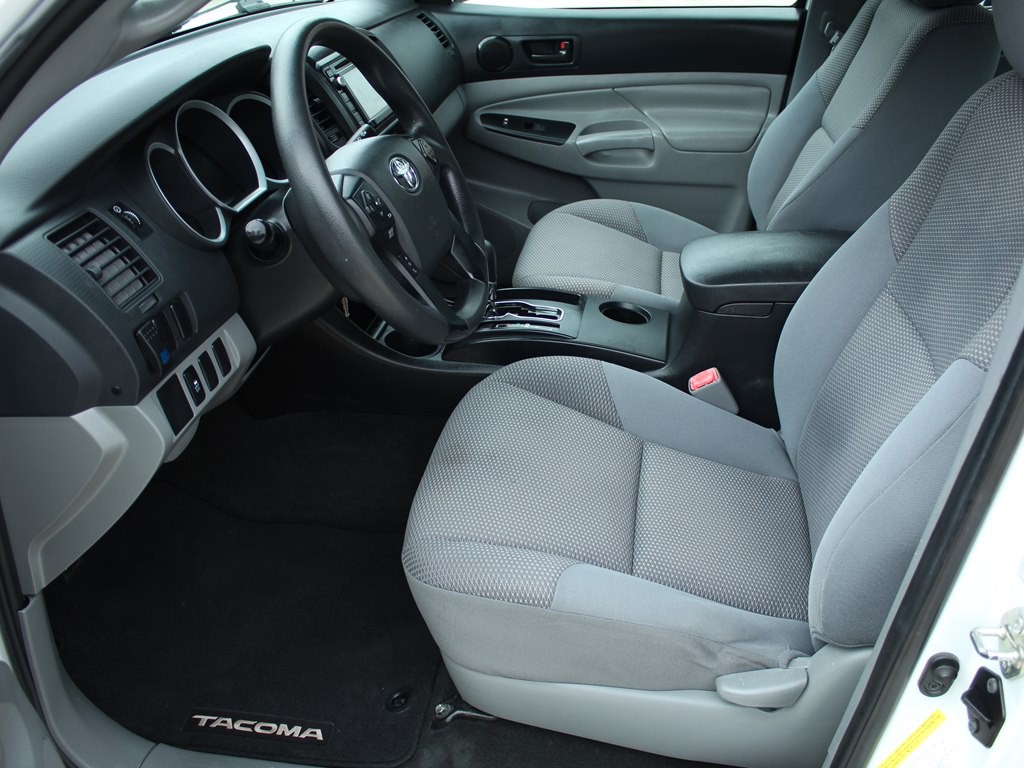 2015 Toyota Tacoma Image 16