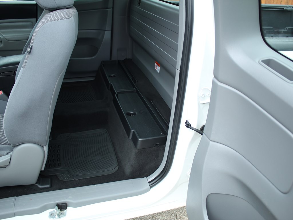 2015 Toyota Tacoma Image 17
