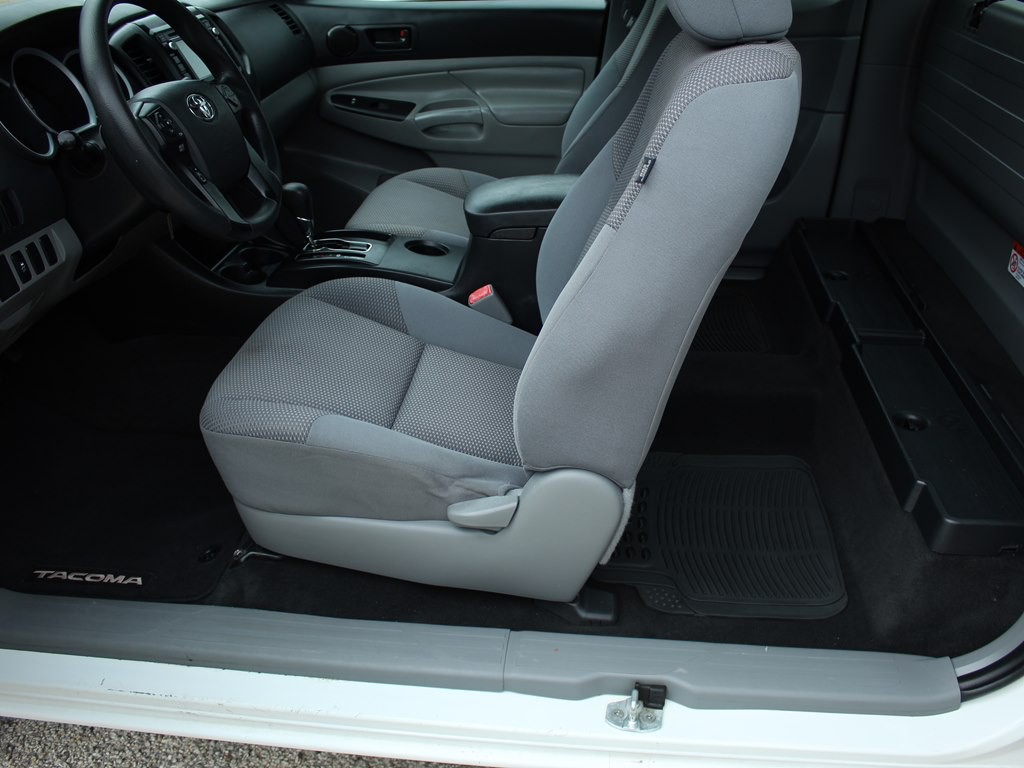 2015 Toyota Tacoma Image 18