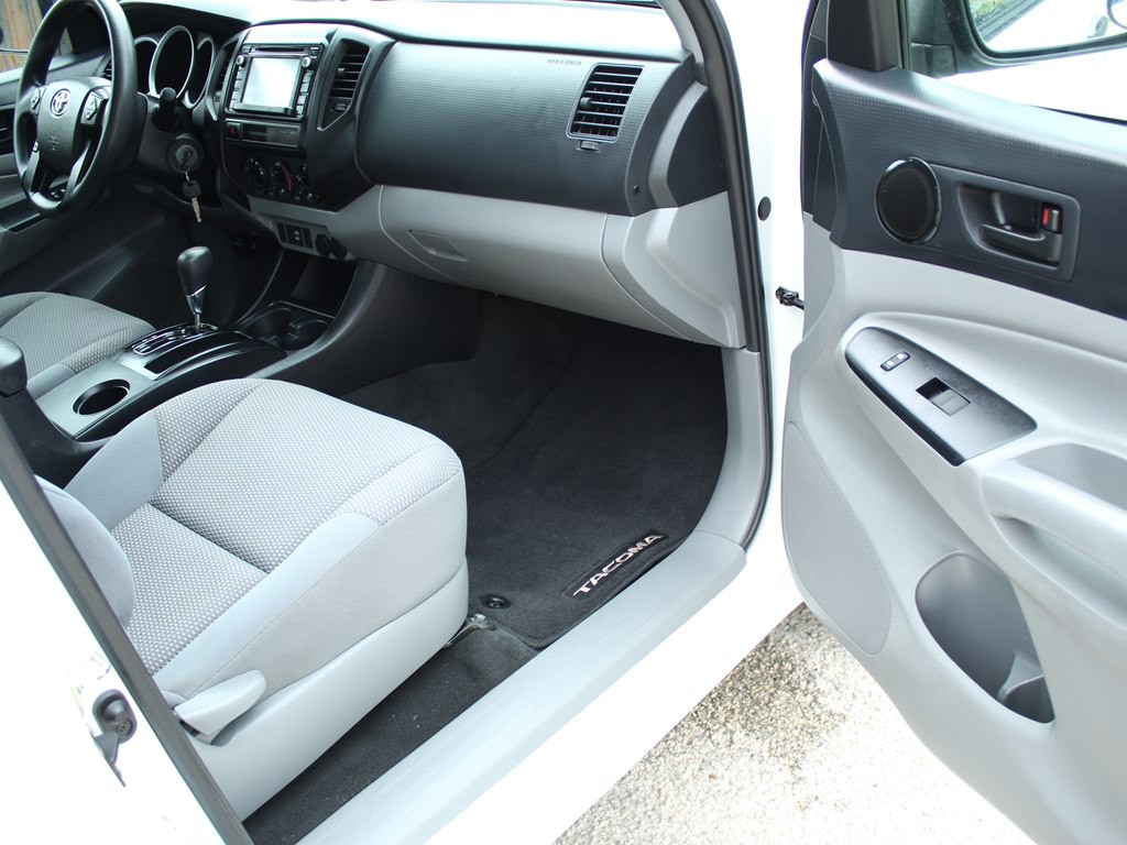2015 Toyota Tacoma Image 19