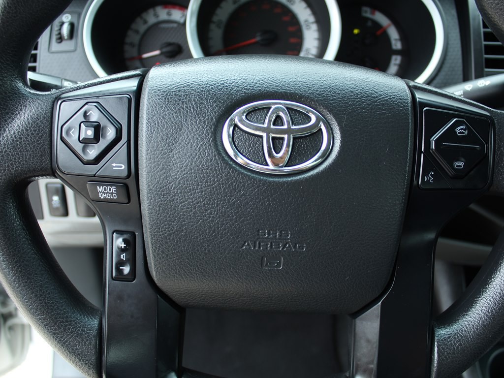 2015 Toyota Tacoma Image 22
