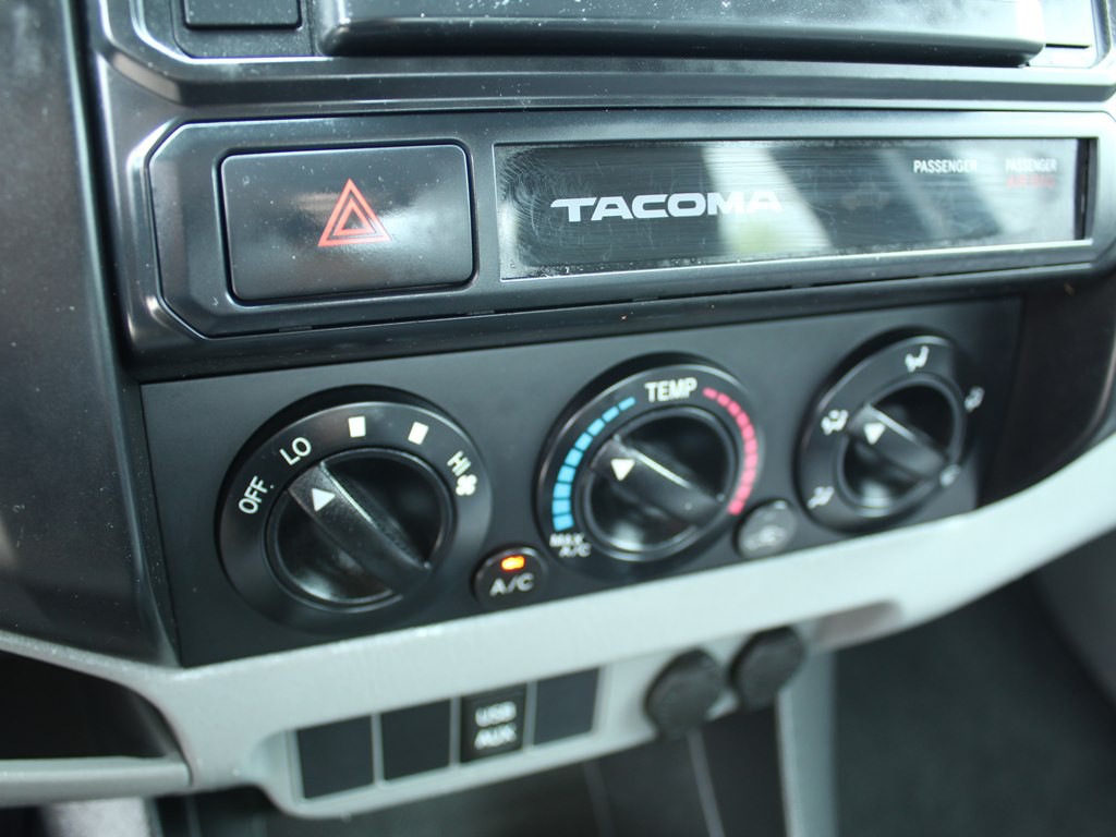 2015 Toyota Tacoma Image 24