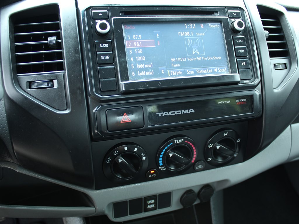 2015 Toyota Tacoma Image 25