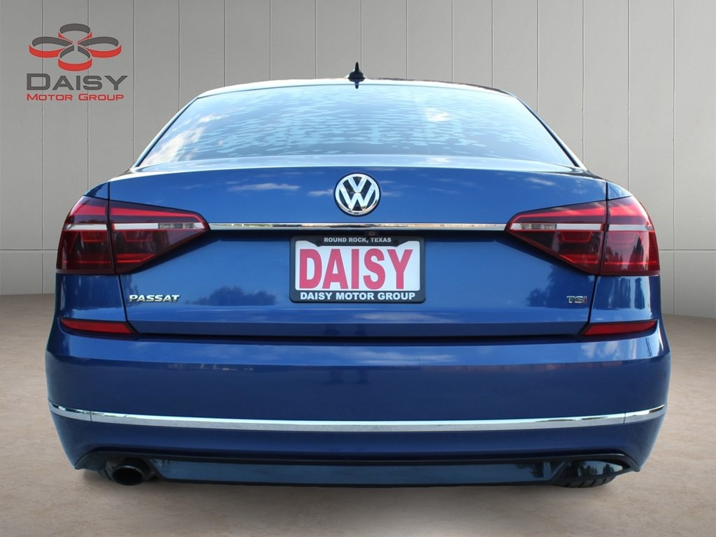 2017 Volkswagen Passat Image 6