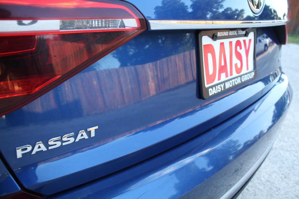2017 Volkswagen Passat Image 10