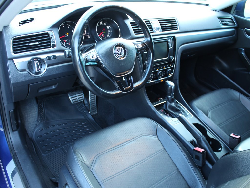 2017 Volkswagen Passat Image 11