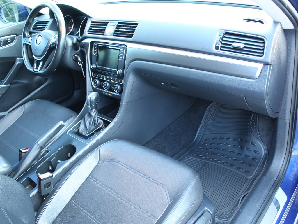 2017 Volkswagen Passat Image 12