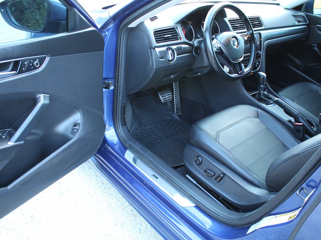2017 Volkswagen Passat Image 15
