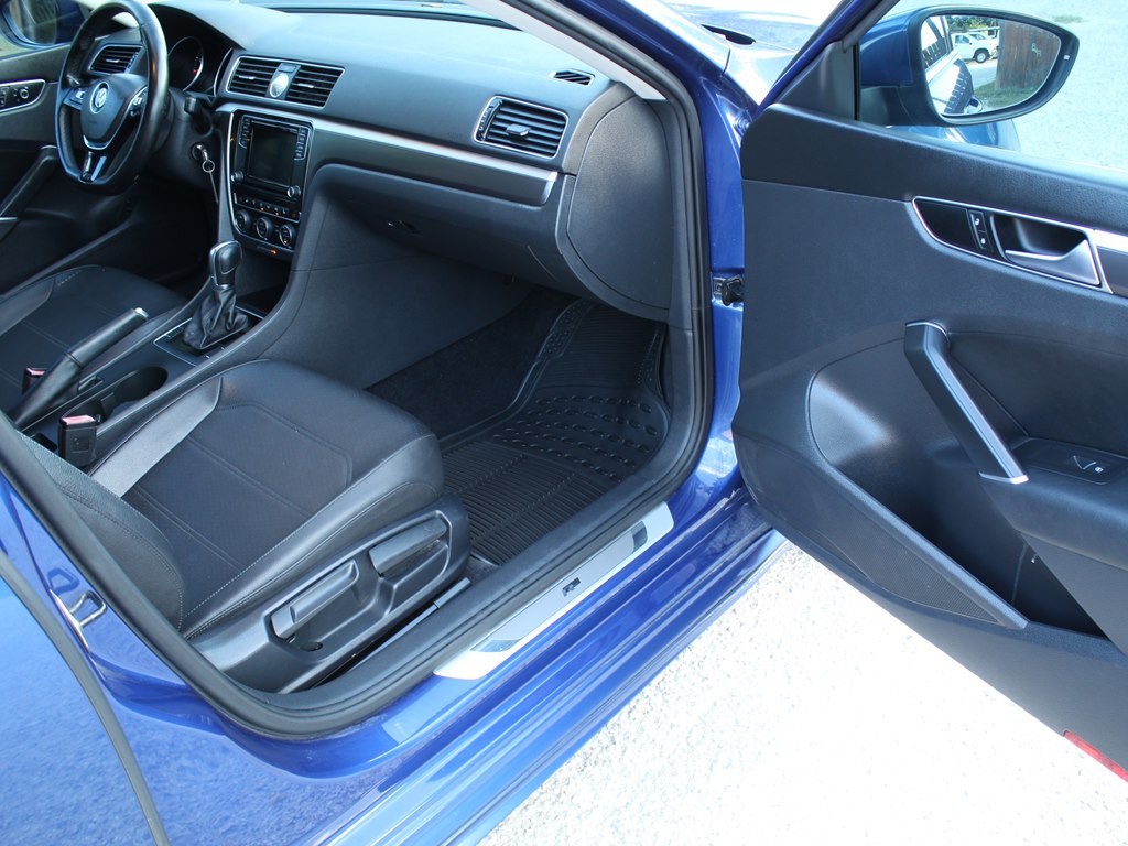 2017 Volkswagen Passat Image 18