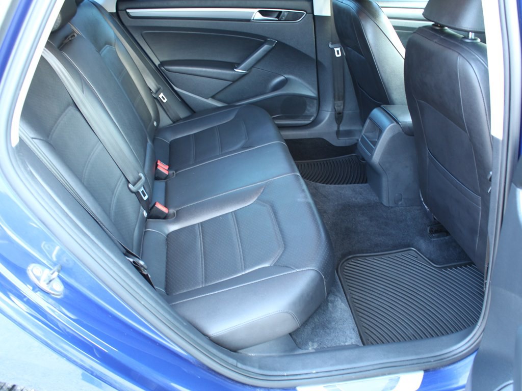 2017 Volkswagen Passat Image 20