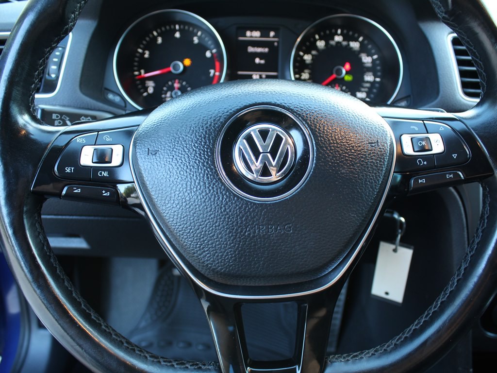 2017 Volkswagen Passat Image 23