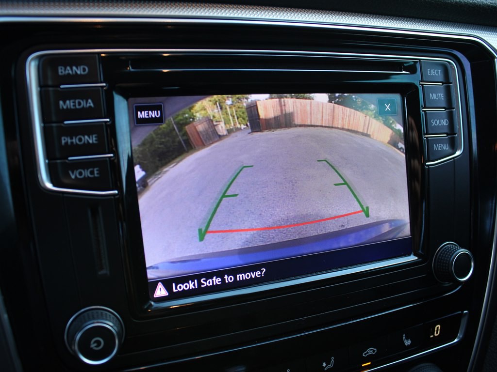 2017 Volkswagen Passat Image 24