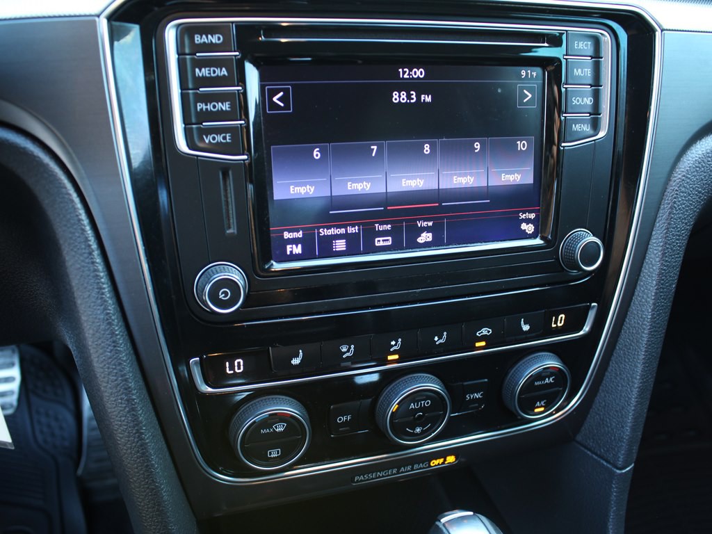 2017 Volkswagen Passat Image 26