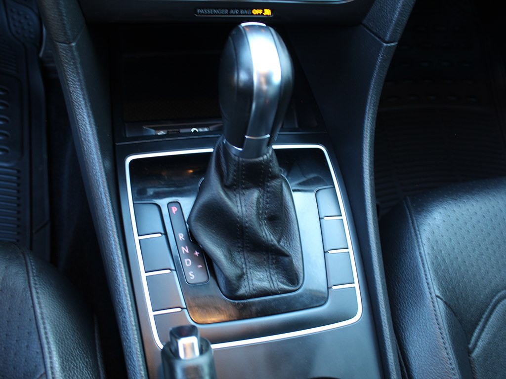 2017 Volkswagen Passat Image 27