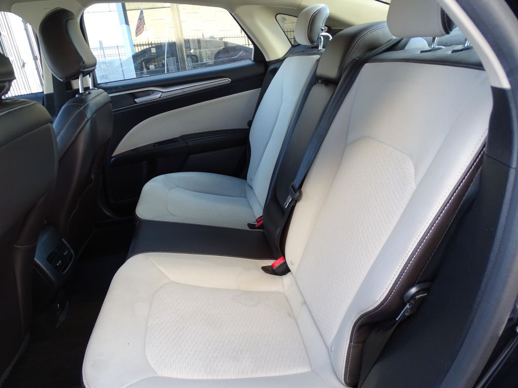 2020 Ford Fusion Image 11