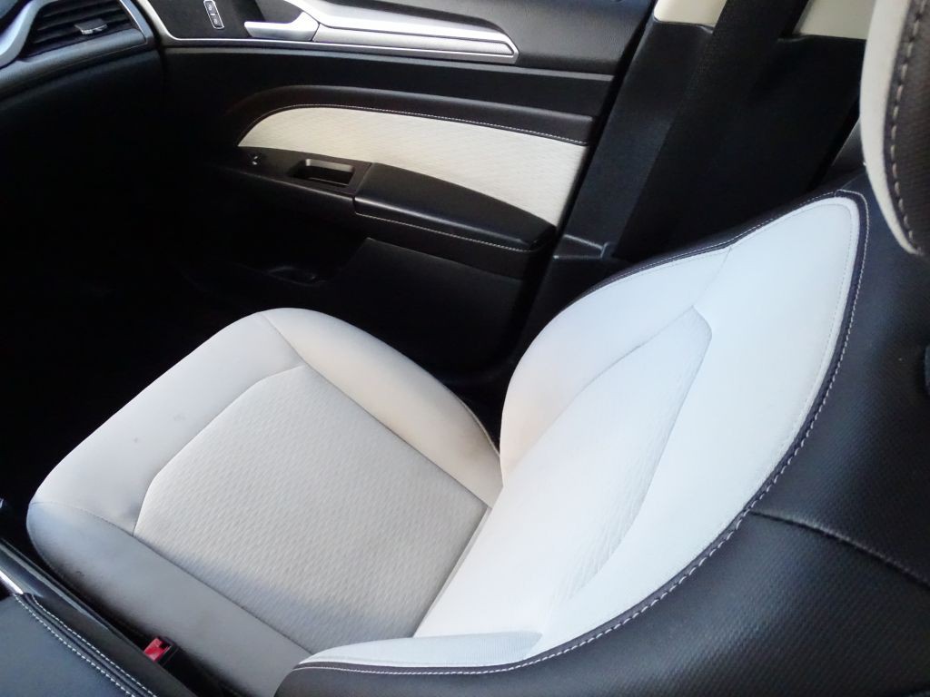 2020 Ford Fusion Image 13
