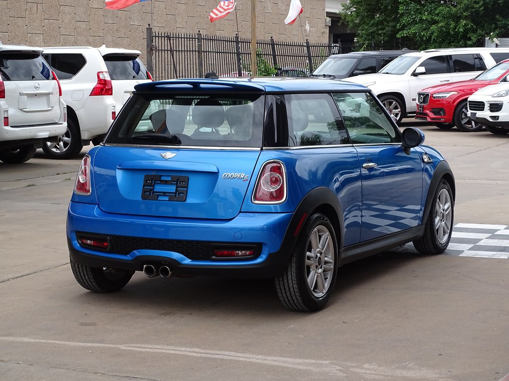 2011 MINI Cooper Image 8
