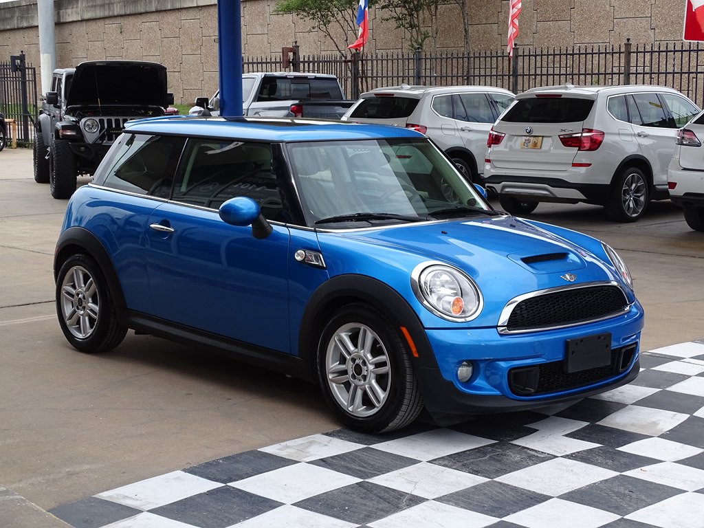 2011 MINI Cooper Image 9
