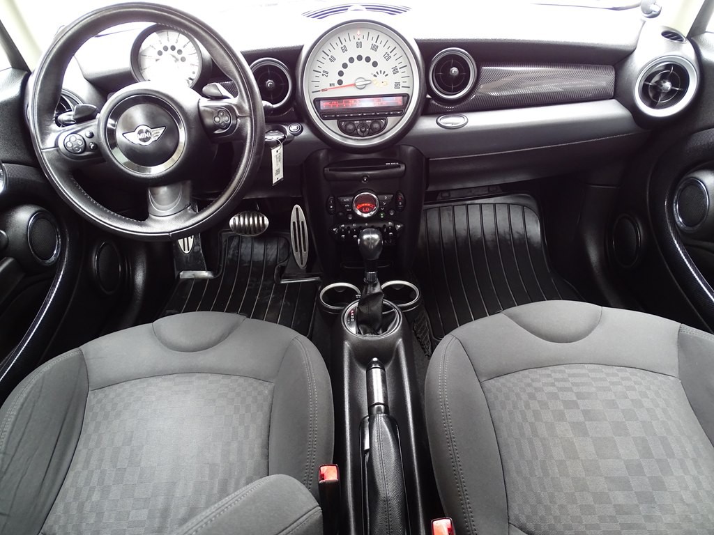 2011 MINI Cooper Image 11
