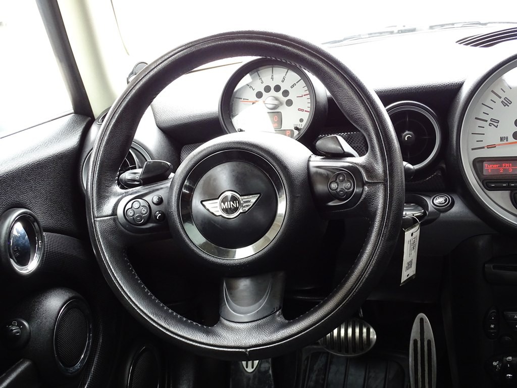 2011 MINI Cooper Image 14