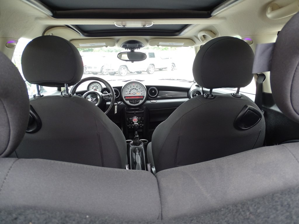 2011 MINI Cooper Image 19