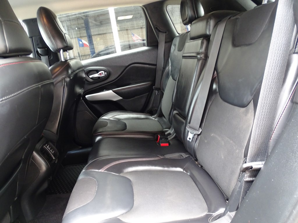 2017 Jeep Cherokee Image 11