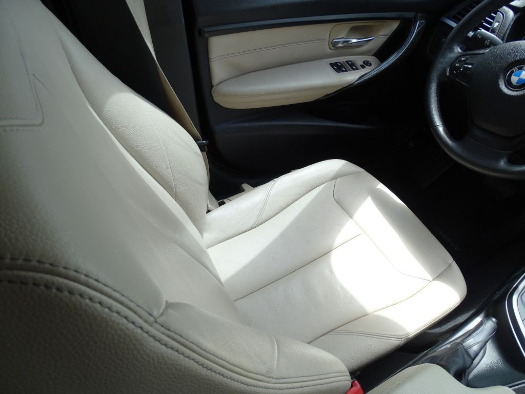 2015 BMW 3 Series Image 12