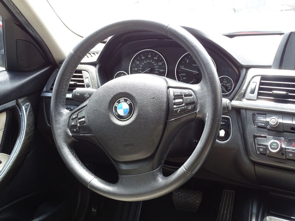 2015 BMW 3 Series Image 14