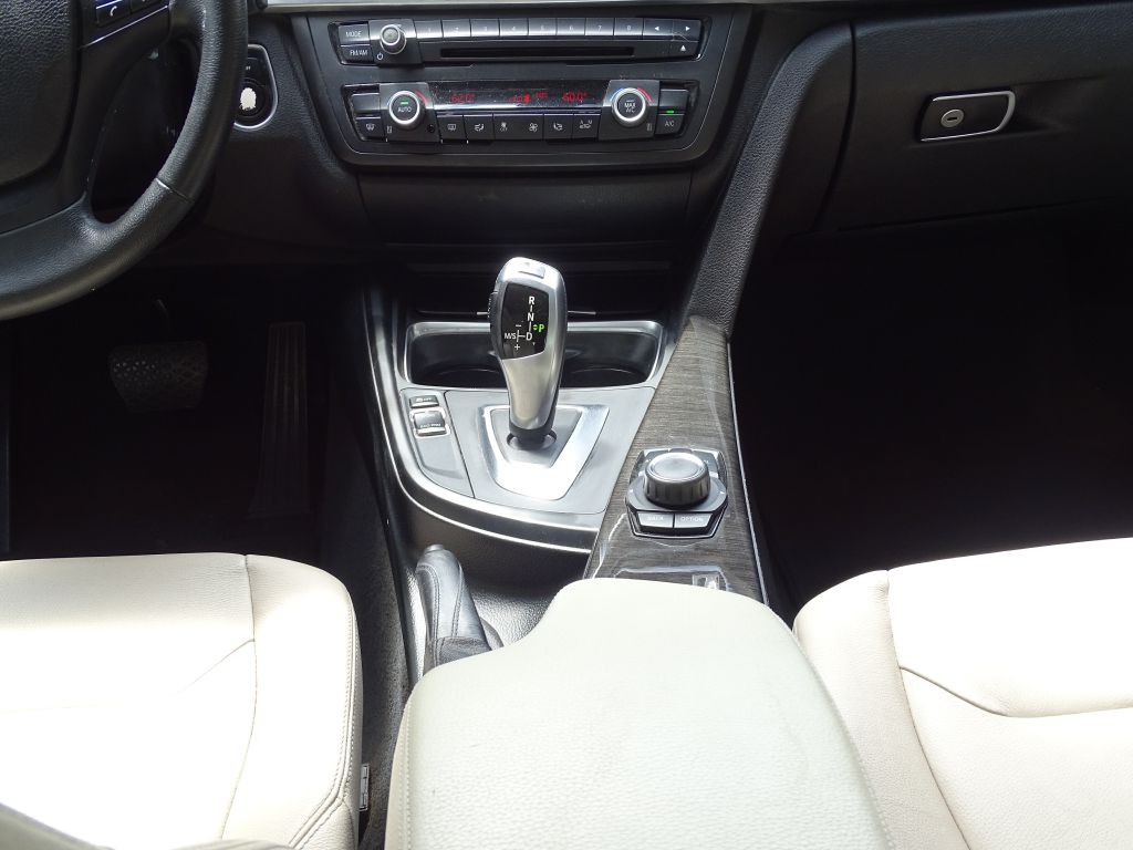 2015 BMW 3 Series Image 16