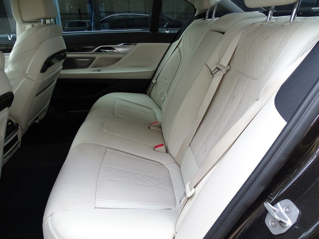 2017 BMW 7 Series Image 12