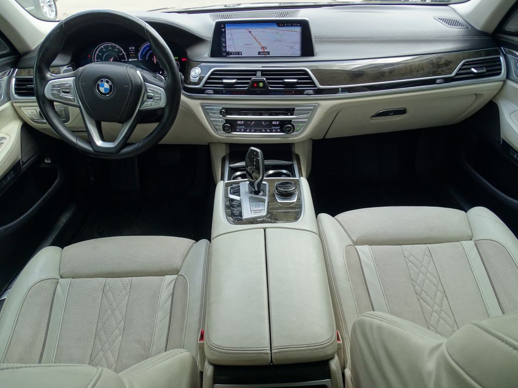 2017 BMW 7 Series Image 13