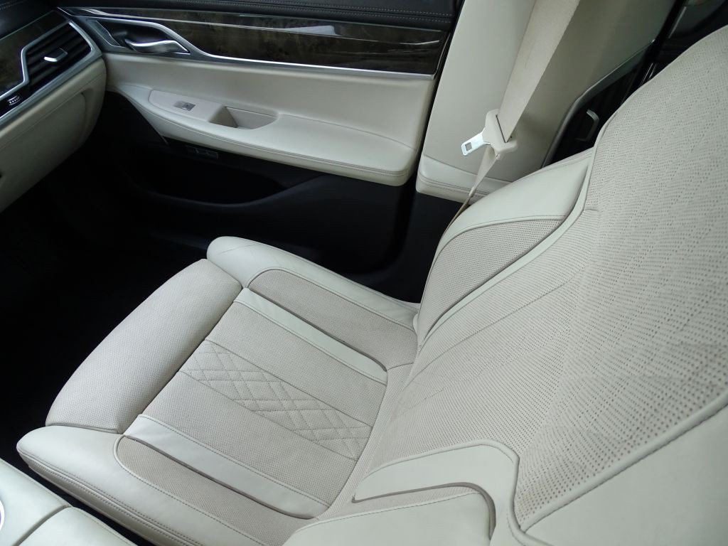2017 BMW 7 Series Image 15