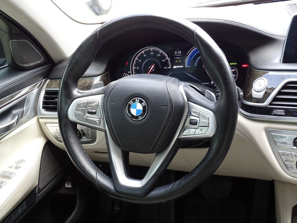 2017 BMW 7 Series Image 16