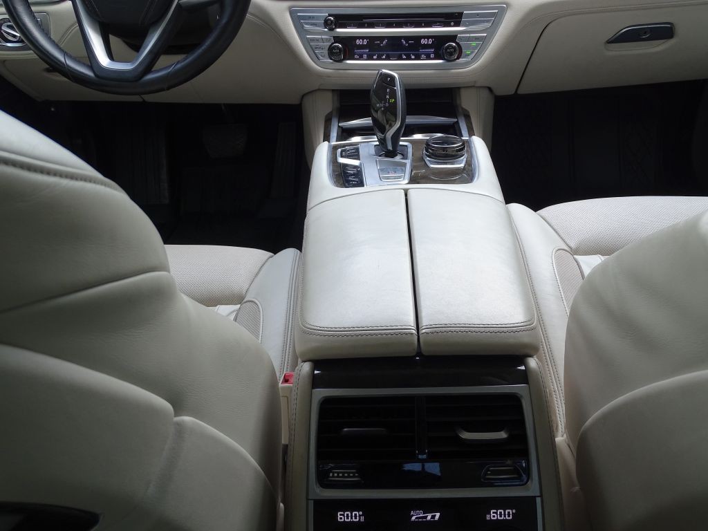 2017 BMW 7 Series Image 18