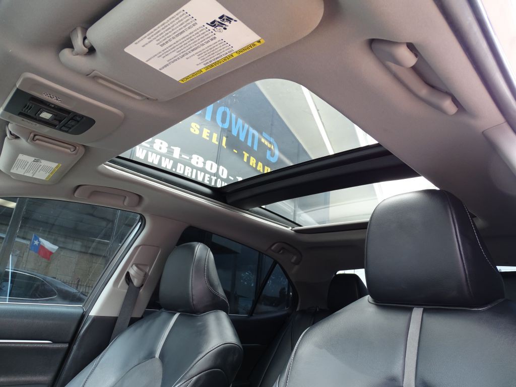 2022 Toyota Camry Image 18