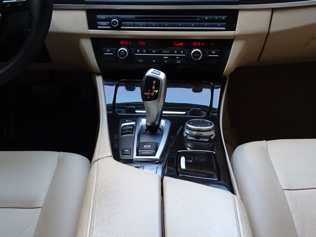 2015 BMW 5 Series Image 17