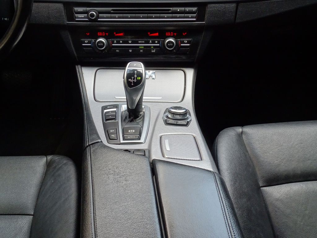 2013 BMW 5 Series Image 17