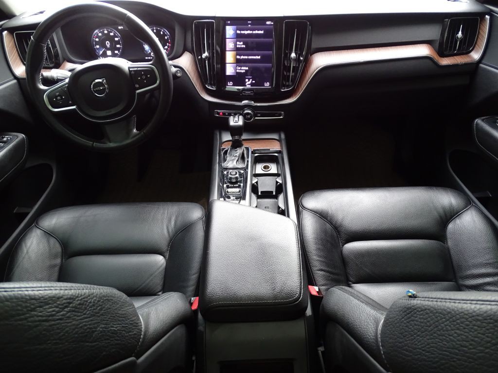 2021 Volvo XC60 Image 11