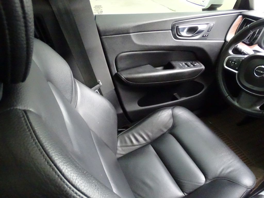 2021 Volvo XC60 Image 13
