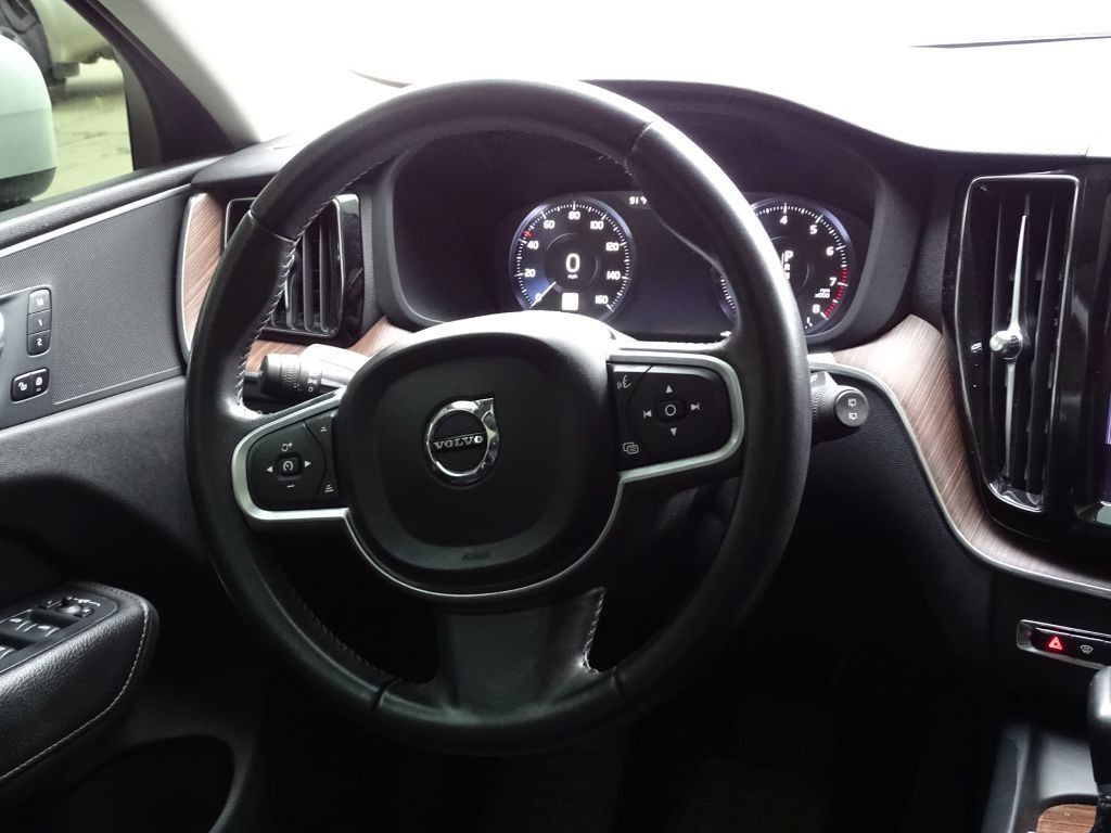 2021 Volvo XC60 Image 15