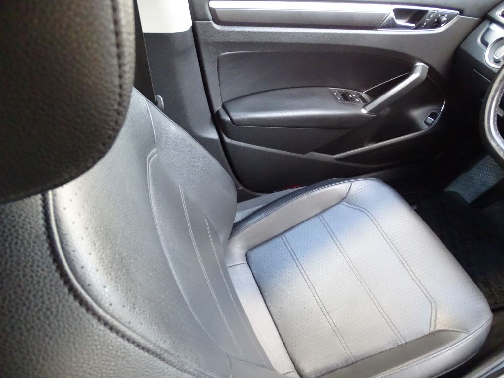 2017 Volkswagen Passat Image 13