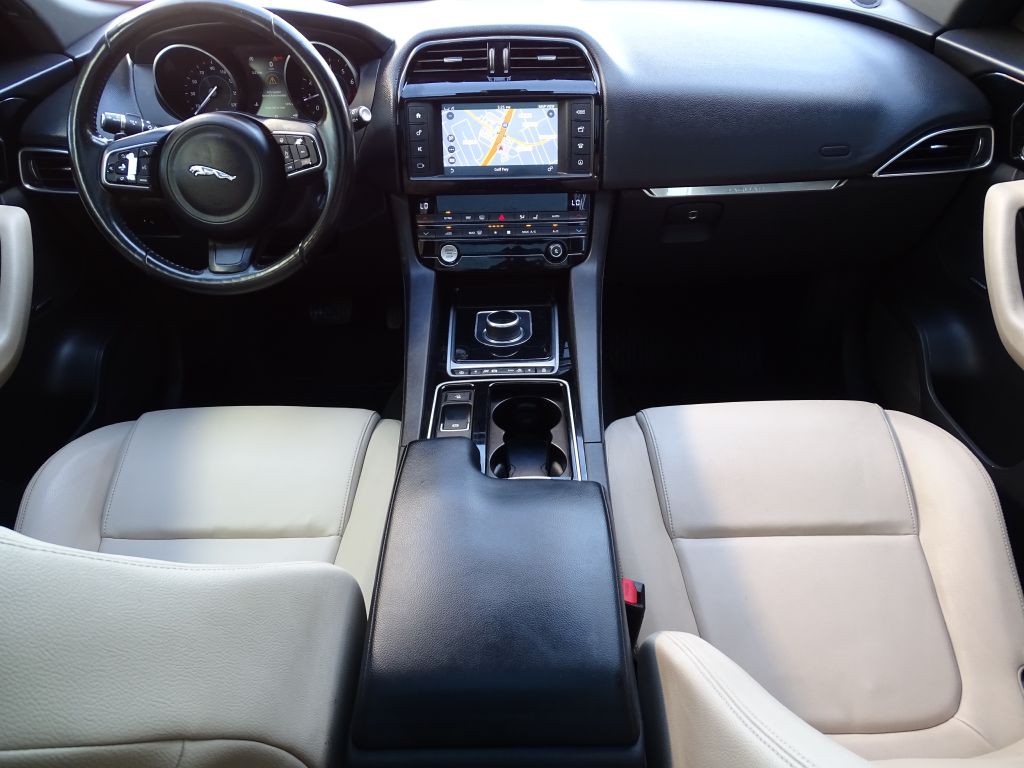 2018 Jaguar F-PACE Image 10