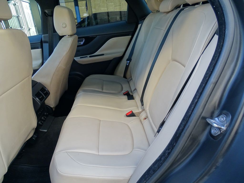 2018 Jaguar F-PACE Image 11