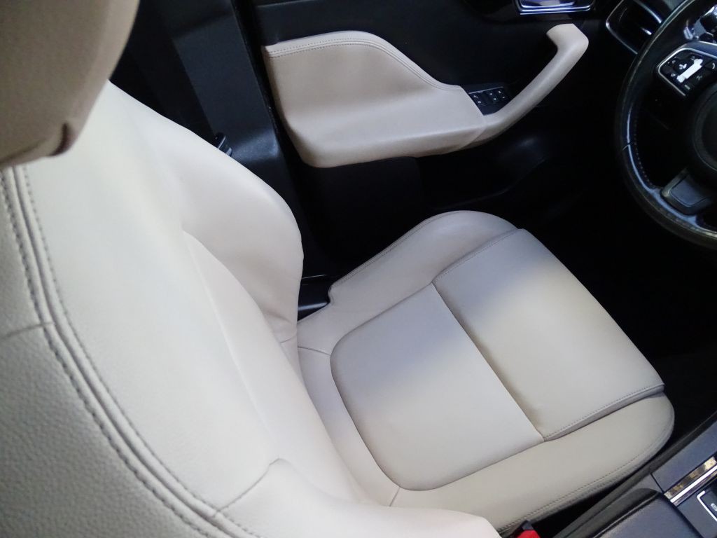 2018 Jaguar F-PACE Image 12