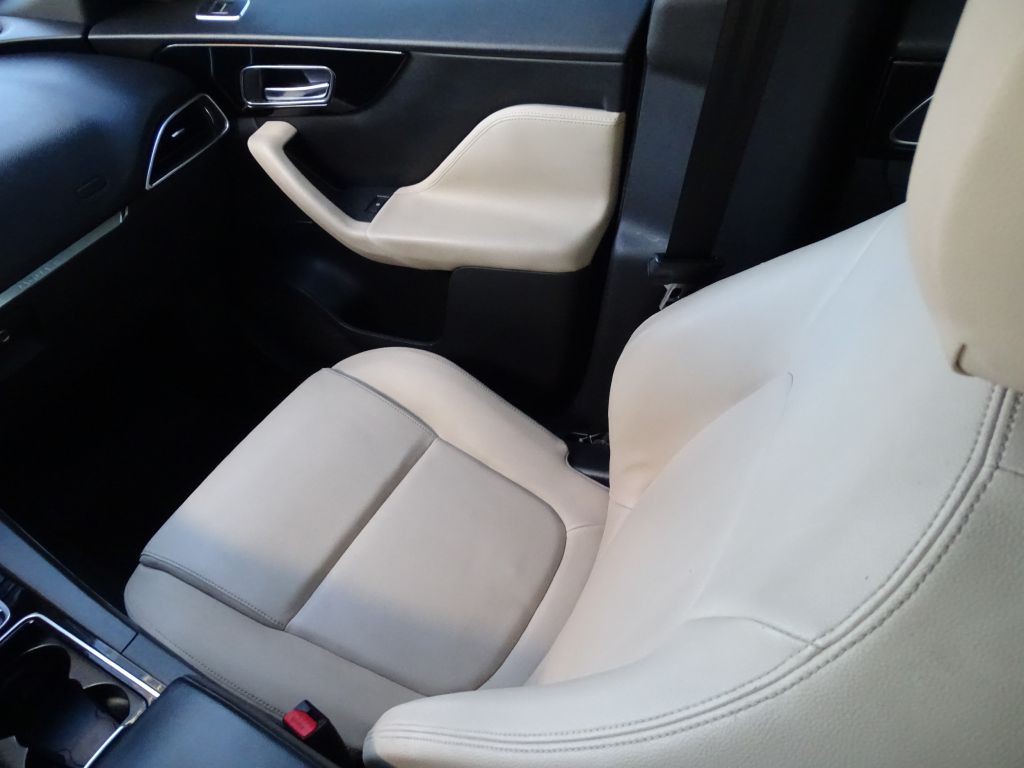 2018 Jaguar F-PACE Image 13