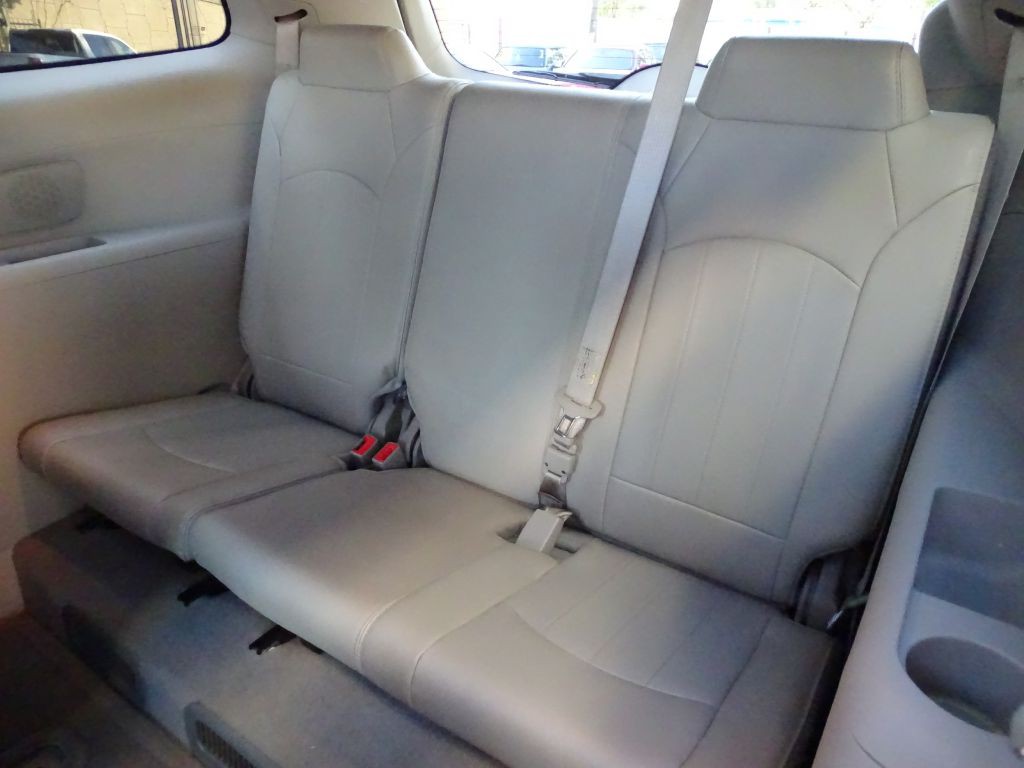 2015 Buick Enclave Image 12