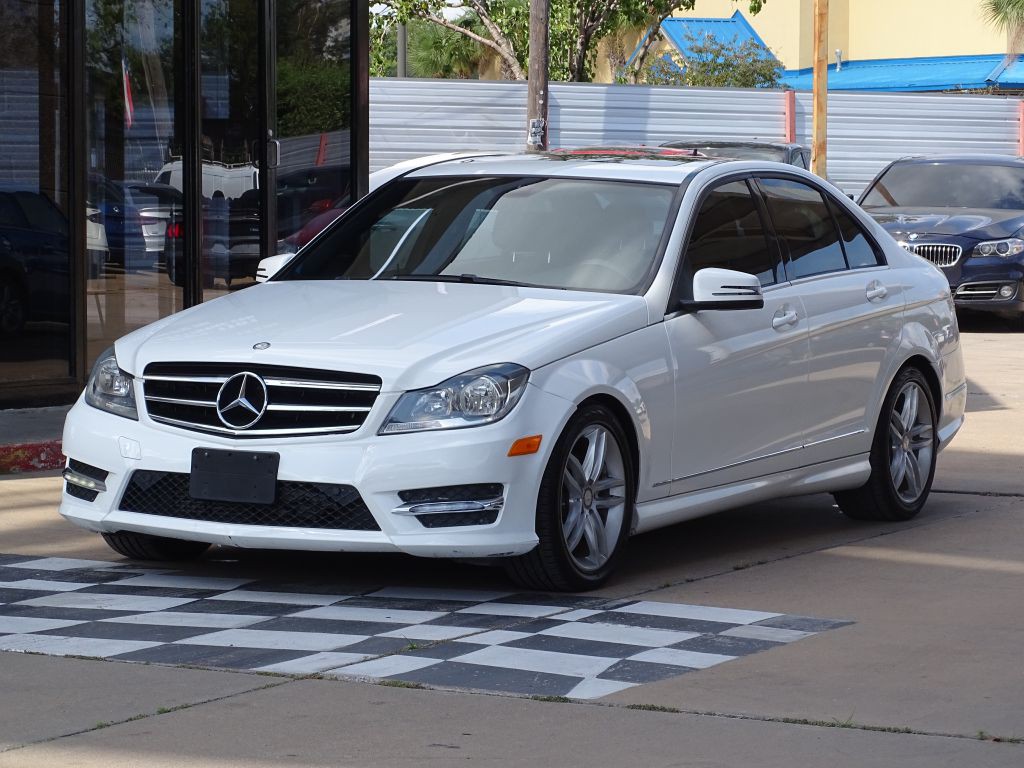 2014 Mercedes-Benz C-Class Image 2