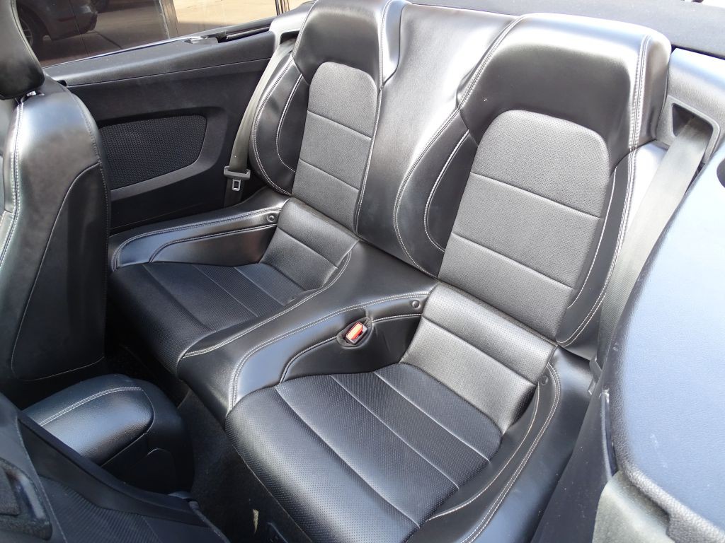 2021 Ford Mustang Image 16