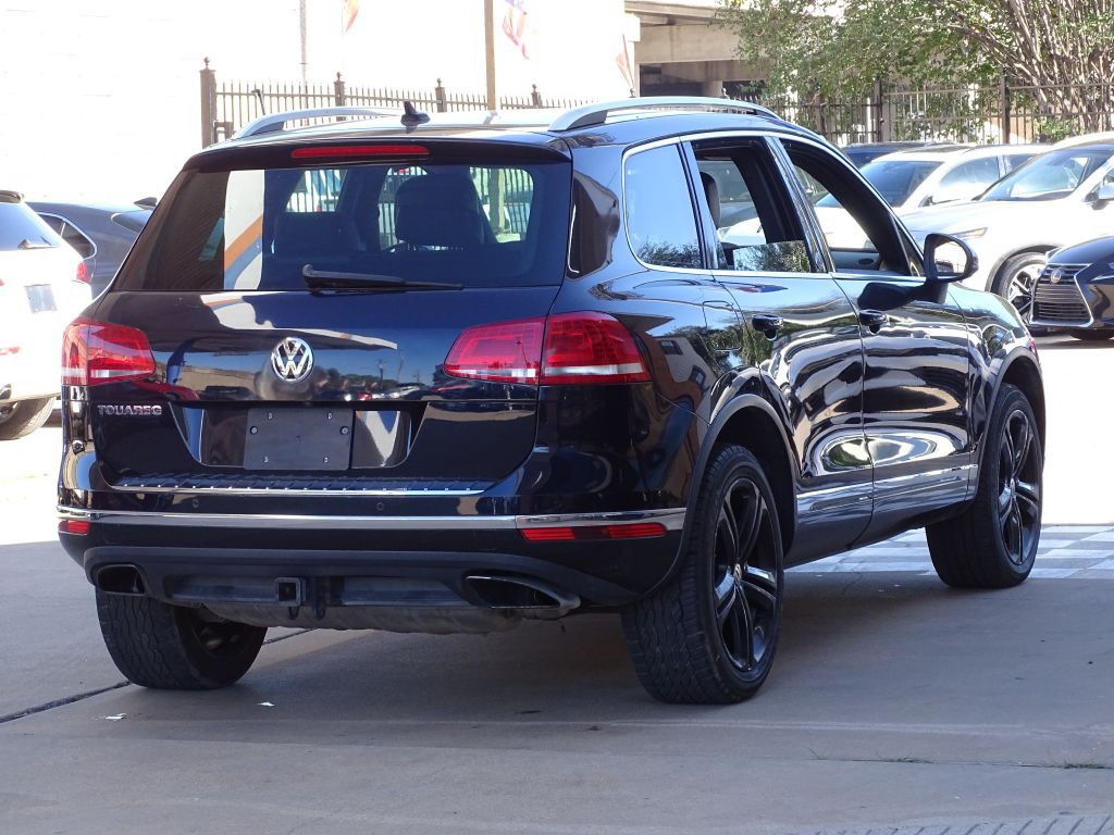 2017 Volkswagen Touareg Image 7